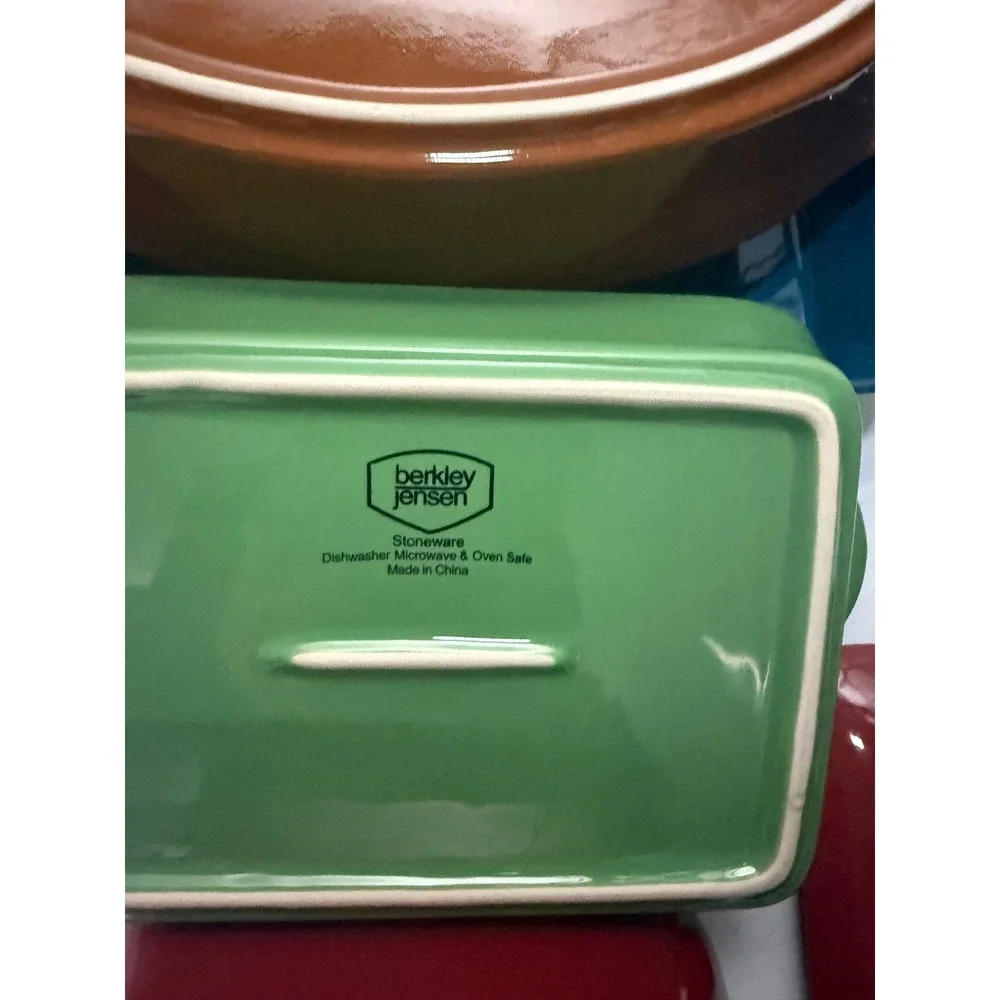 Berkley Jensen Stoneware Bakeware Set 4 Piece Multi Color Casserole Dishes Lid